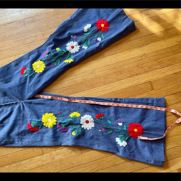 SOLD | 70s Vintage Floral Embroidered Ricardo Acapulco Bell Bottom Jeans - Picture 13 of 13